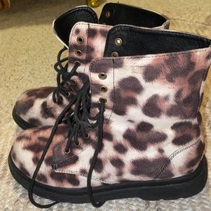 Forever 21 cheetah print boots size 6- 6 1/2